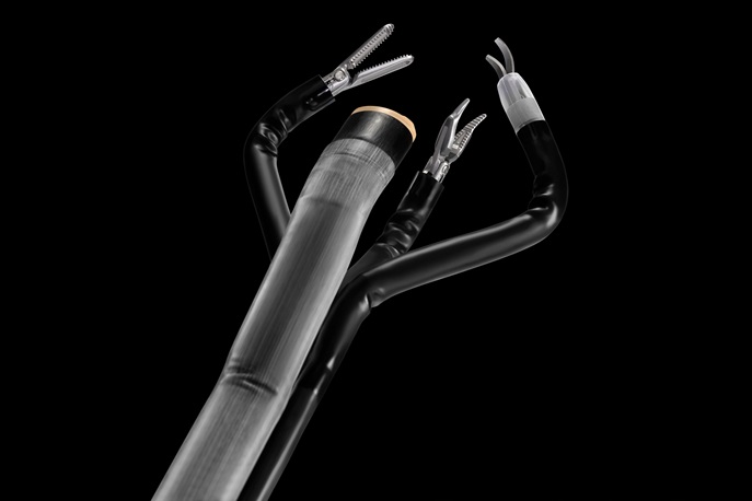 A closeup shot of da Vinci SP’s endoscope and instruments